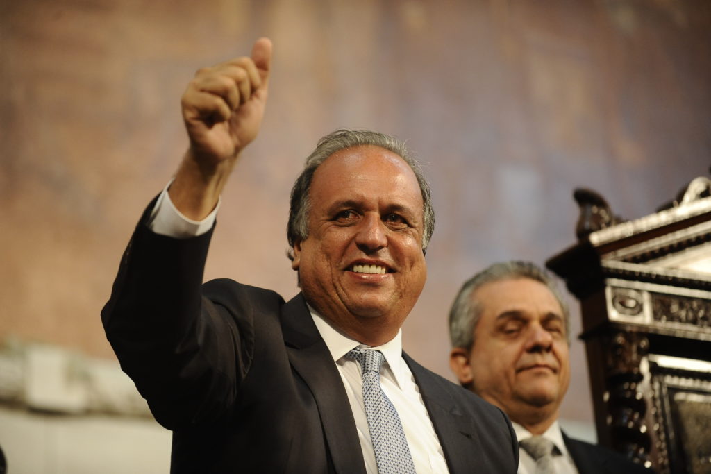 O governador Luiz Fernando Pezão (PMDB)  toma posse na Assembleia Legislativa do Rio de Janeiro (Tomaz Silva/Agência Brasil)