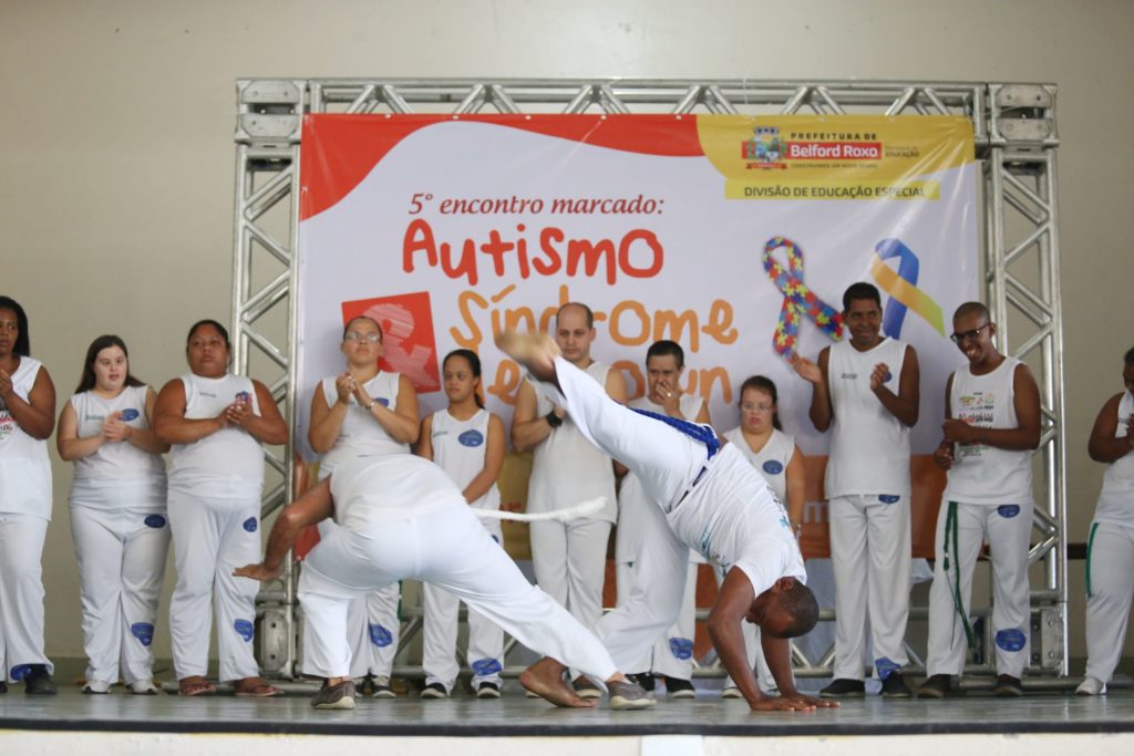 300- Alunos da Apae fazem apresentação de capoeira