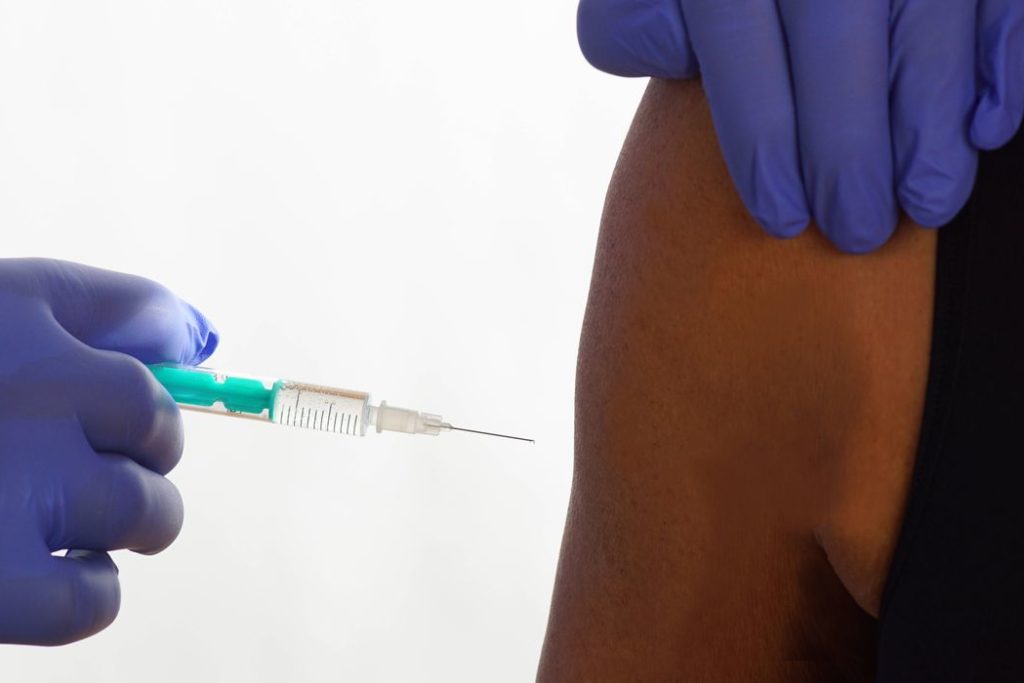 Vacina, vacinação,seringa, covid 19