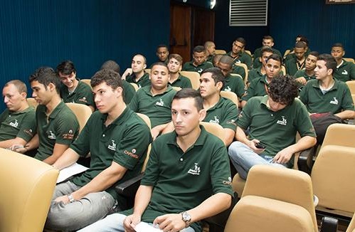 Jovens mensageiros assistem à aula sobre educação e sucesso profissional/Alexandre Moreira/Divulgação
