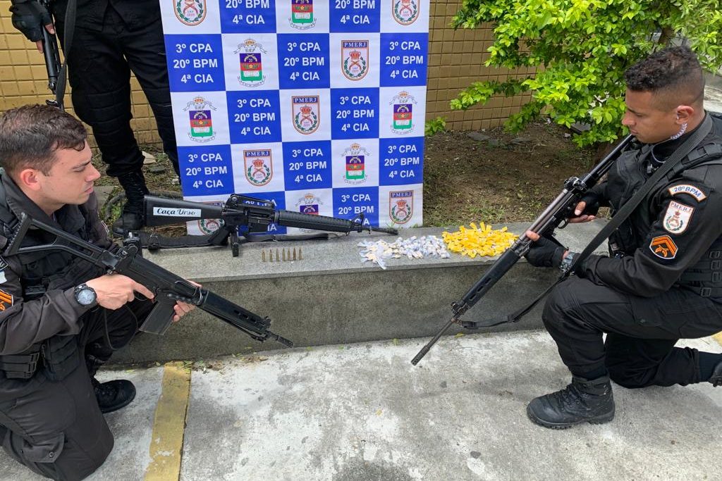O fuzil AR15 calibre 556 apreendido com os criminosos