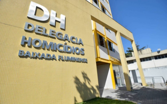 Delegacia de Homicídios da Baixada Fluminense busca imagens de câmera para identificar os assassinos