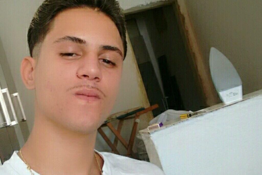 Jovem foi assassinado com tiros de pistola em Nova Iguaçu