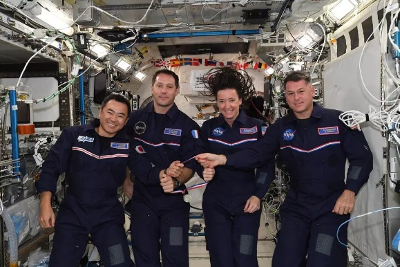 Astronautas chegam à Estação Espacial Internacional (ISS)