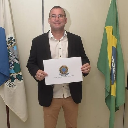 Aguinaldo Camu' ao ser diplomado 1º suplente do PDT na Câmara Municipal de Nova Iguaçu