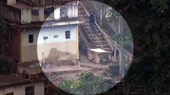Imagens feitas do helicóptero da TV Globo flagrou o agressão ao gato