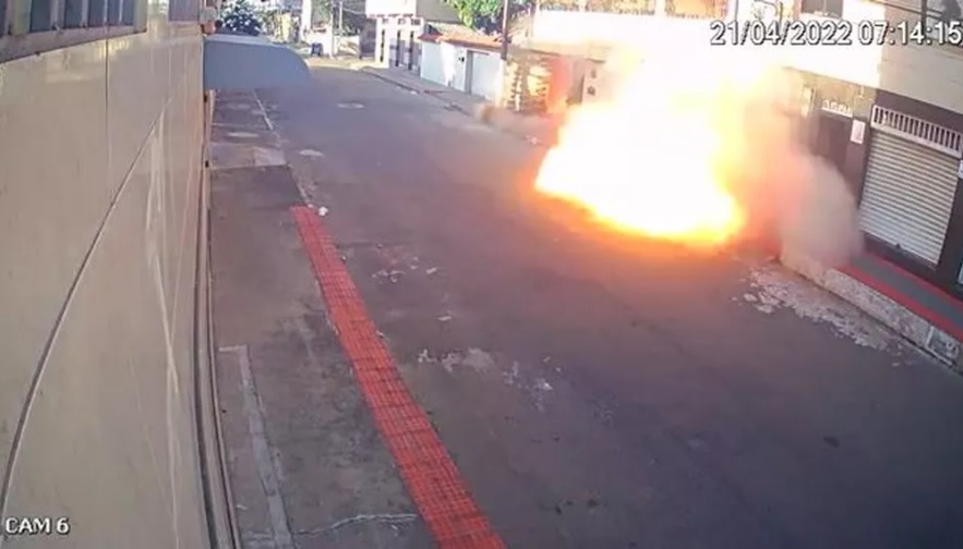 Vídeo mostra explosão em prédio que desabou em Vila Velha