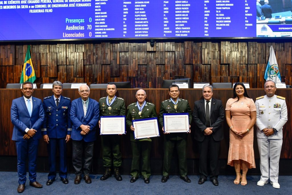 A honraria foi entregue aos oficiais pelos deputados André Ceciliano, Alana Passos, Samuel Malafaia e o deputado federal Ottoni de Paula