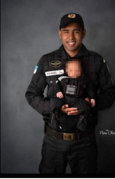 Paulo Roberto chegou a fazer um ensaio fotográfico com o filho usando uma fantasia de policial