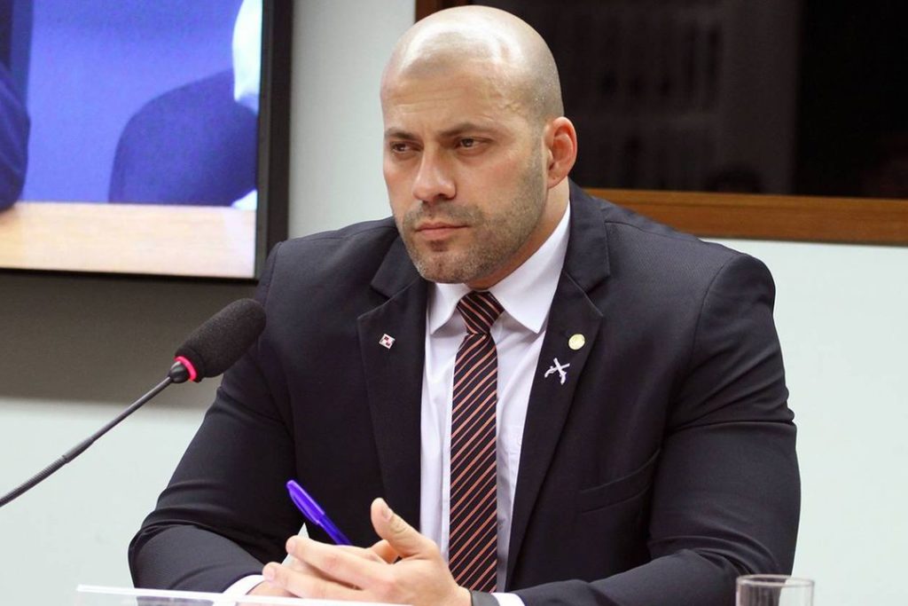 
Ministro deu prazo de 24 horas para que Daniel Silveira se apresente à SEAP do Distrito Federal para substituir o dispositivo