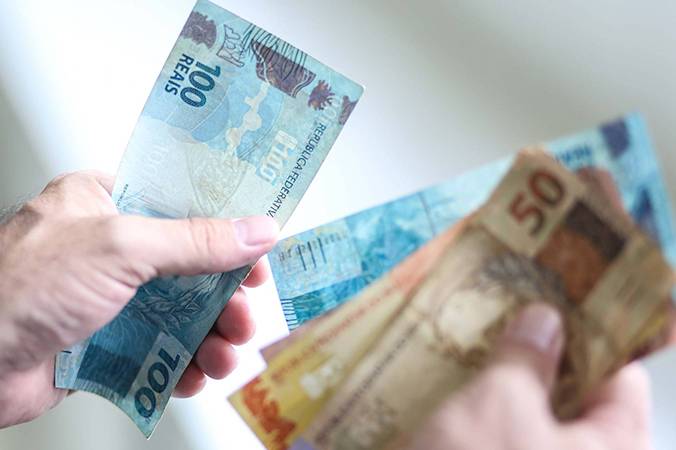 O valor diário do salário mínimo corresponde a R$ 40,40