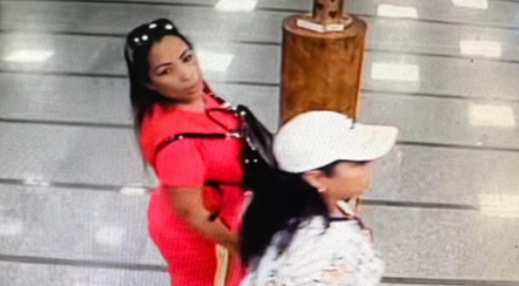 Maria Lesly Montalvo Escobar e July Felicita Montalvo foram abordadas pela polícia na Rua Souza Lima