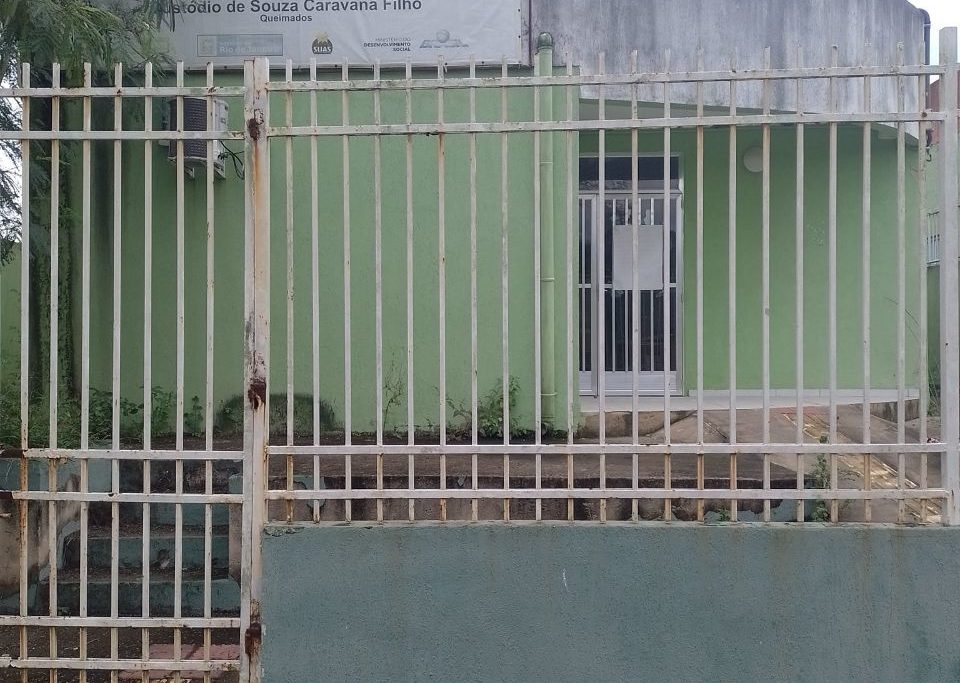 O Centro de Referência de Assistência Social Custódio de Souza Caravana Filho, na Vila Olimpo, está fechado há cinco meses/Reprodução 