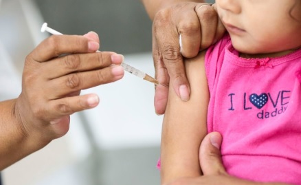 Vacina contra o sarampo é oferecido nas unidades de saúde do país em qualquer época do ano/Reprodução